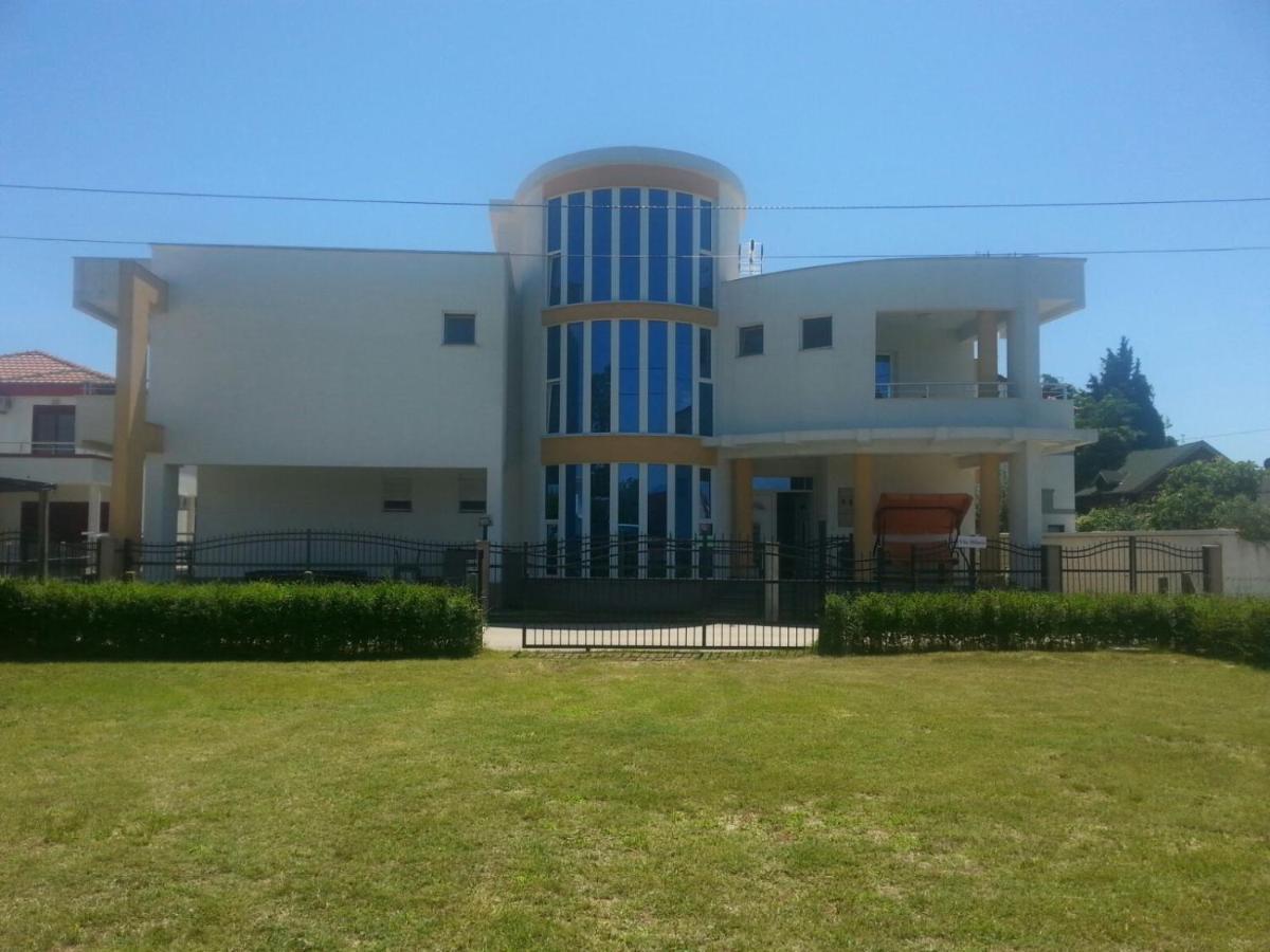 Apartmani Vila Milaris Ulcinj Exterior foto