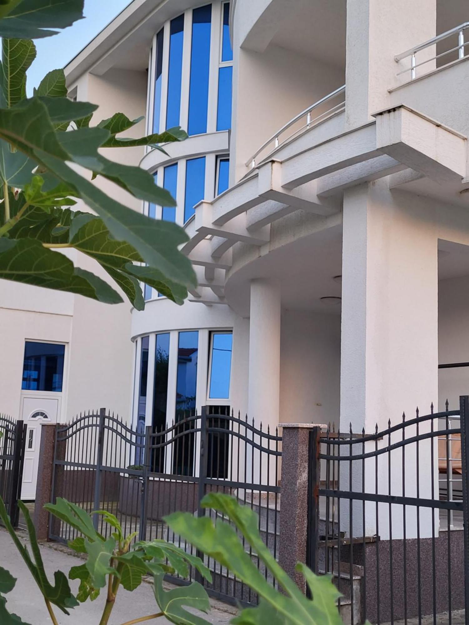 Apartmani Vila Milaris Ulcinj Exterior foto